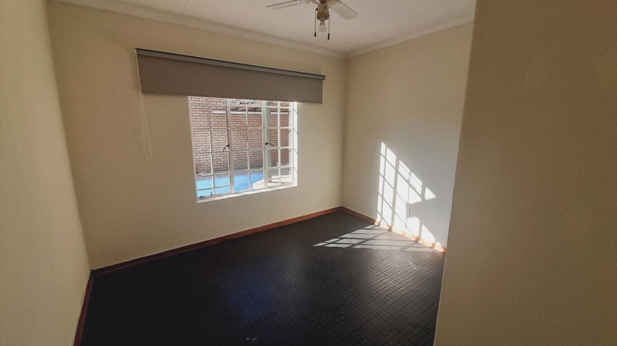5 Bedroom Property for Sale in Ifafi North West